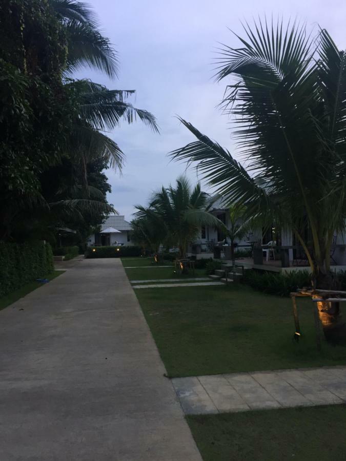 Bulan Villa Rayong Buitenkant foto